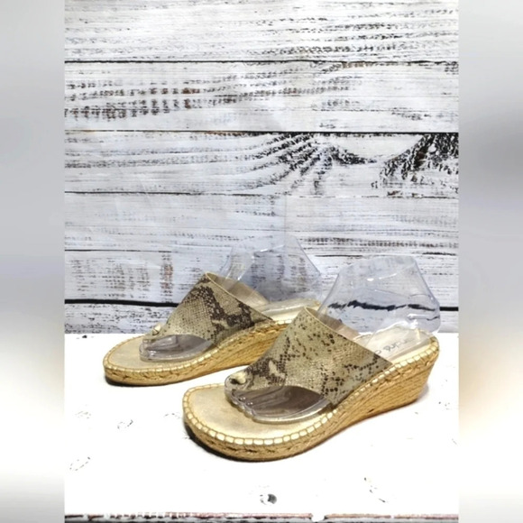 Andre Assous Sandals Gold Snakeskin size 8.5 39 Boho Beach Vacation Wedge - Picture 2 of 5